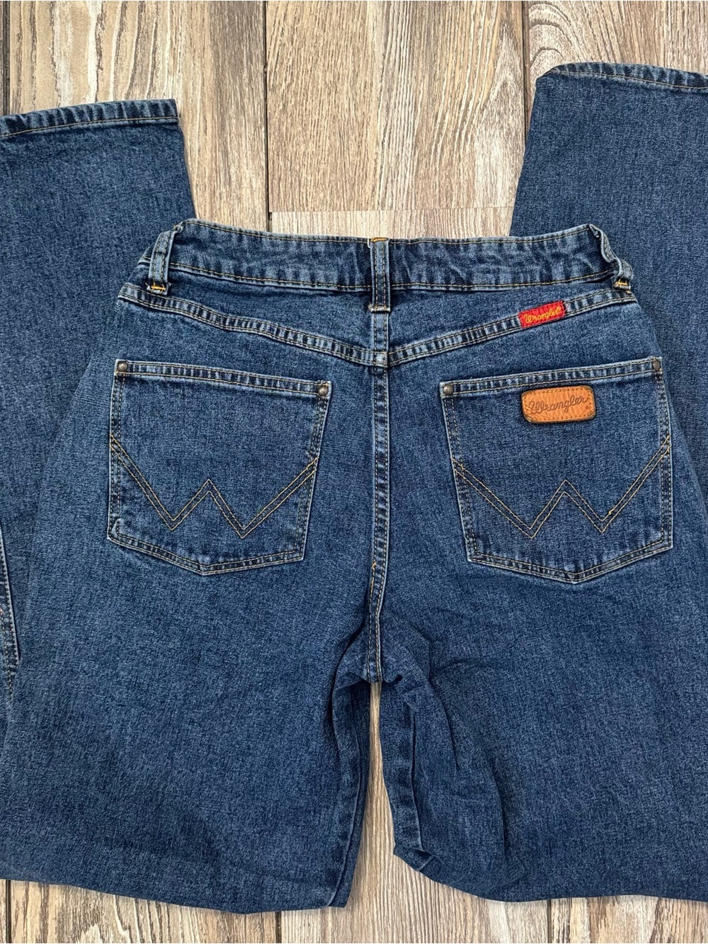 Wrangler Women's Relaxed Fit Denim Jeans in Blue - Picture 3 of 3